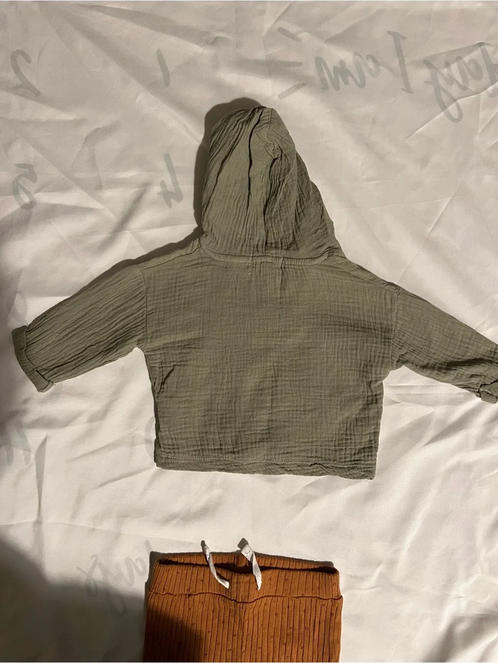 Rabbit + Bear Neutral Hooded Gauze Top with Rust Ribbed Leggings Size 3-6 Months